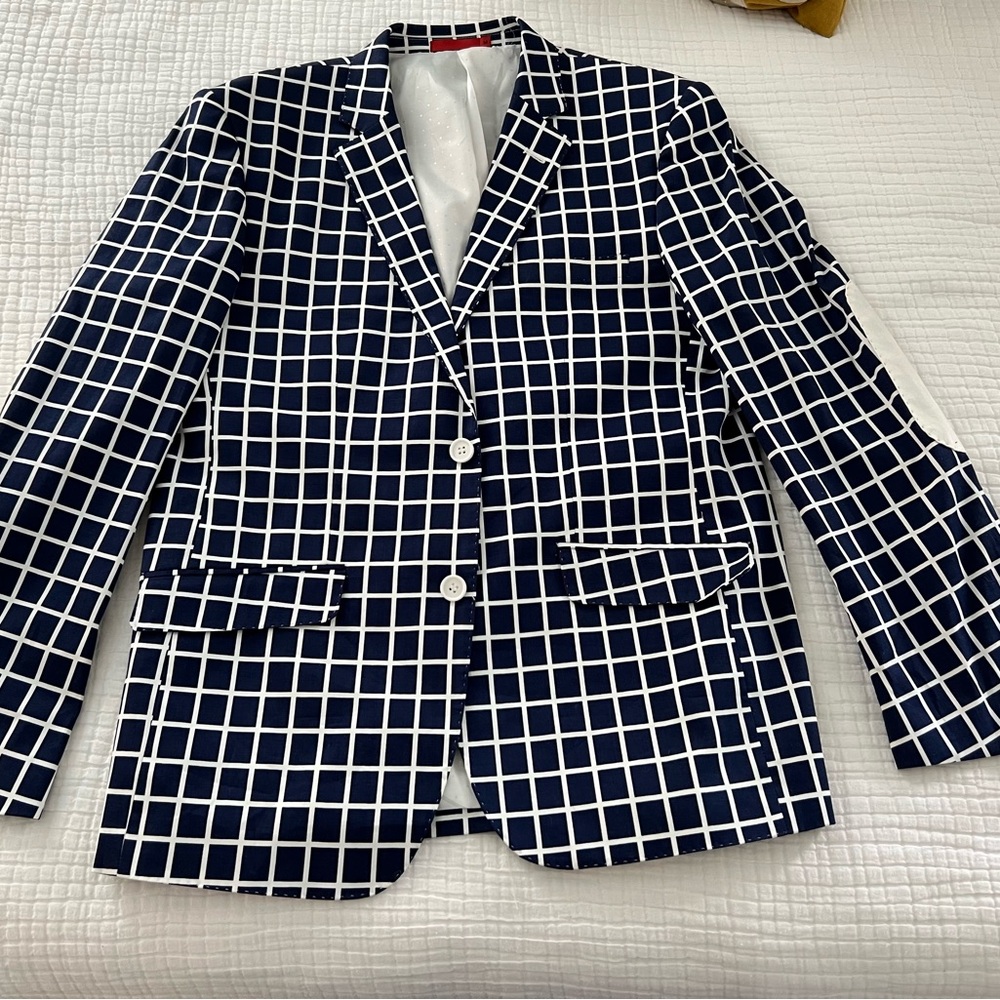 Blue and White Geometric Sport Coat with Notched Lapels